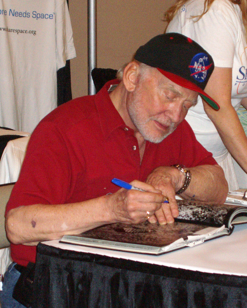 Photo by Rich Bohner
This is Buzz Aldren signing autographs at "Space Fest"
in Mesa, Arizona on August 17th, 2007.
