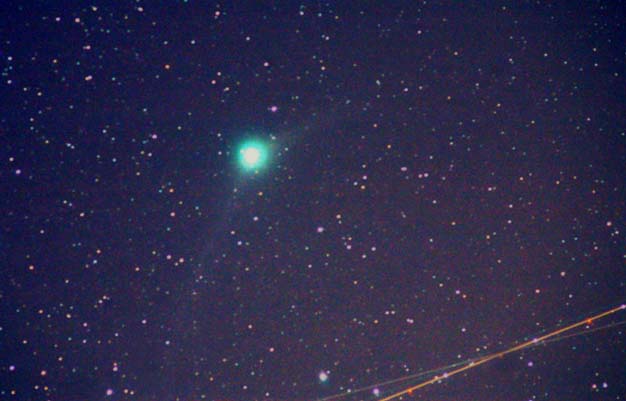 Photo by Alan Chaniewski
Comet Machholz near Taurus by taken by Alan Chaniewski
Taken with a Nikon D100. 4 minute exposure with a setting of 800 ISO/ASA. 180mm Nikon Lens

