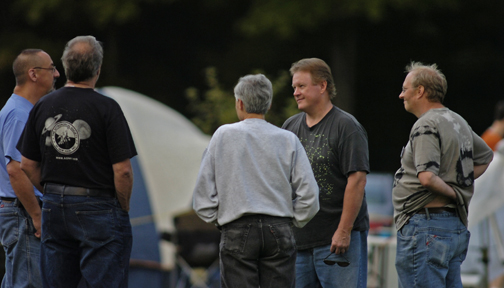 Photo by Alan Chaniewski
ASNH members convine a "field meeting" at CSP 19.
