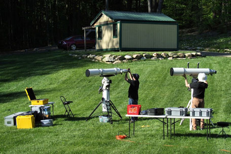 Photo by Leo Taylor
Eric Baumgartner and Jim Cortina set up their 7 inch TMB refractors.
