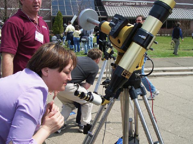 NorthEast Astro Forum by Vladimir Ilic
Nina Ilic looks at Binoviewer on a Coronado Maxscope 90


