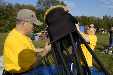 Photo by Alan Chaniewski
Rich Bohner helps President of ASNH Greg Barker set up his 18" scope.

