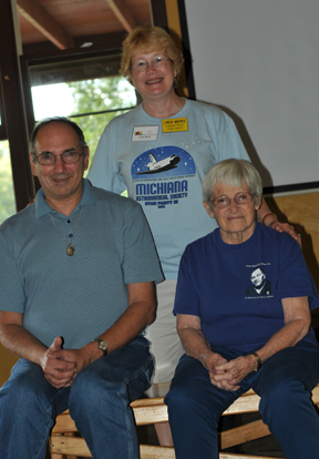 Photo by Pat Maturo
Linda Marks with our speeakers.
