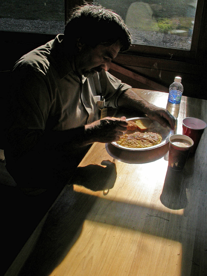 Photo by Ray Kaville
Al Washburn eating in sunlight.
