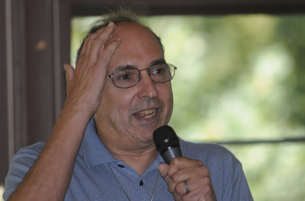 Photo by Alan Chaniewski
David Levy giving his lecture.

